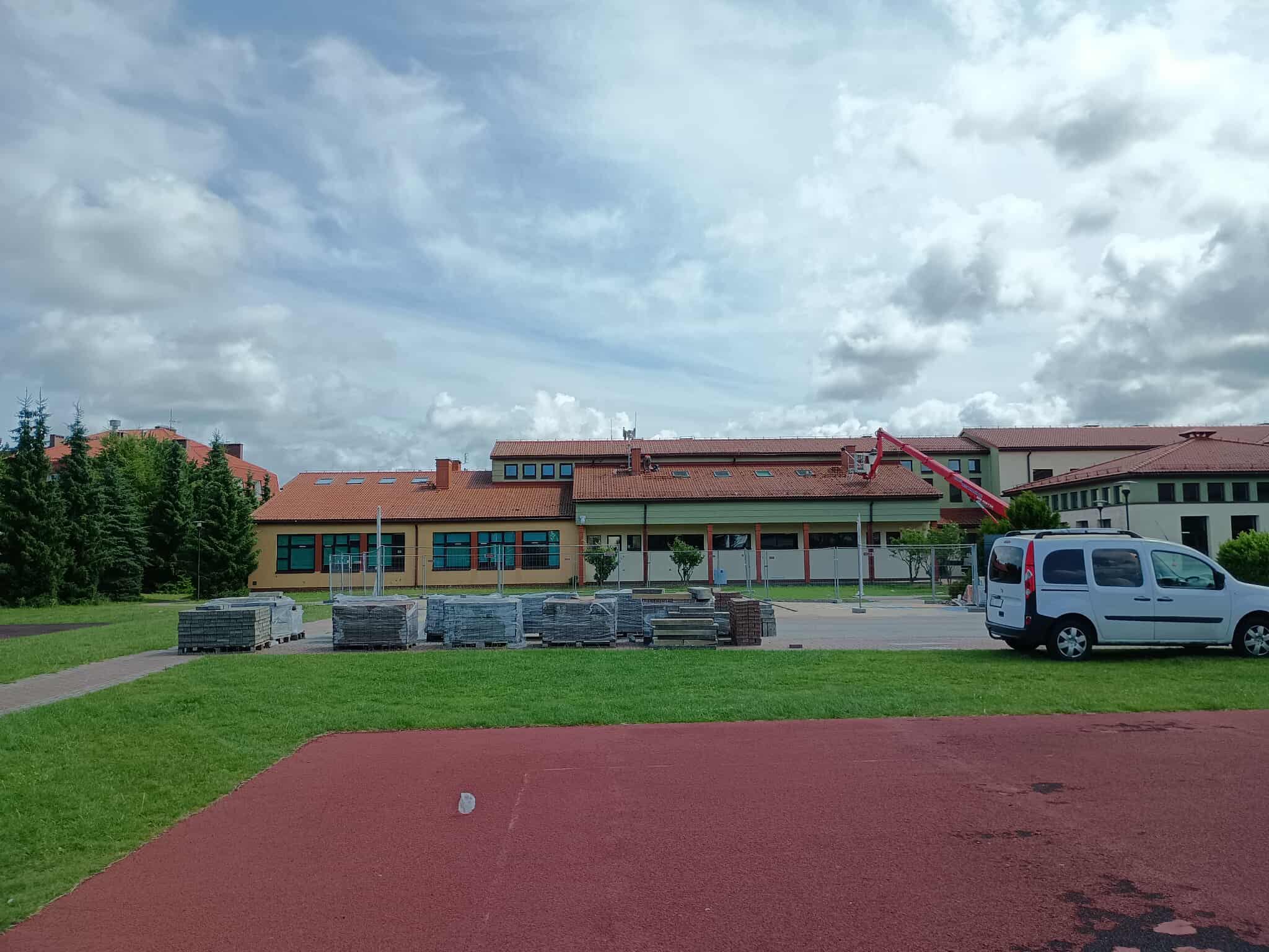 Prace przy Morskim Placu Zabaw na terenie Szkoły Podstawowej nr 2. już\ się rozpoczęły