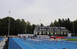 Stadion lekkoatletyczny w Ustce, przekazanie certyfikatu, wrzesień 2023 r.