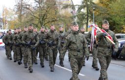 kompania honorowa uczestnicy w marszu